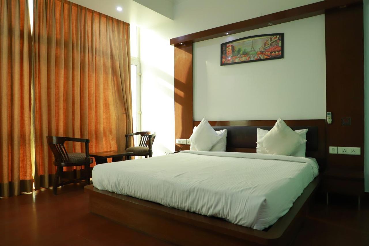 Hotel Parth Inn Ghaziabad Exterior photo