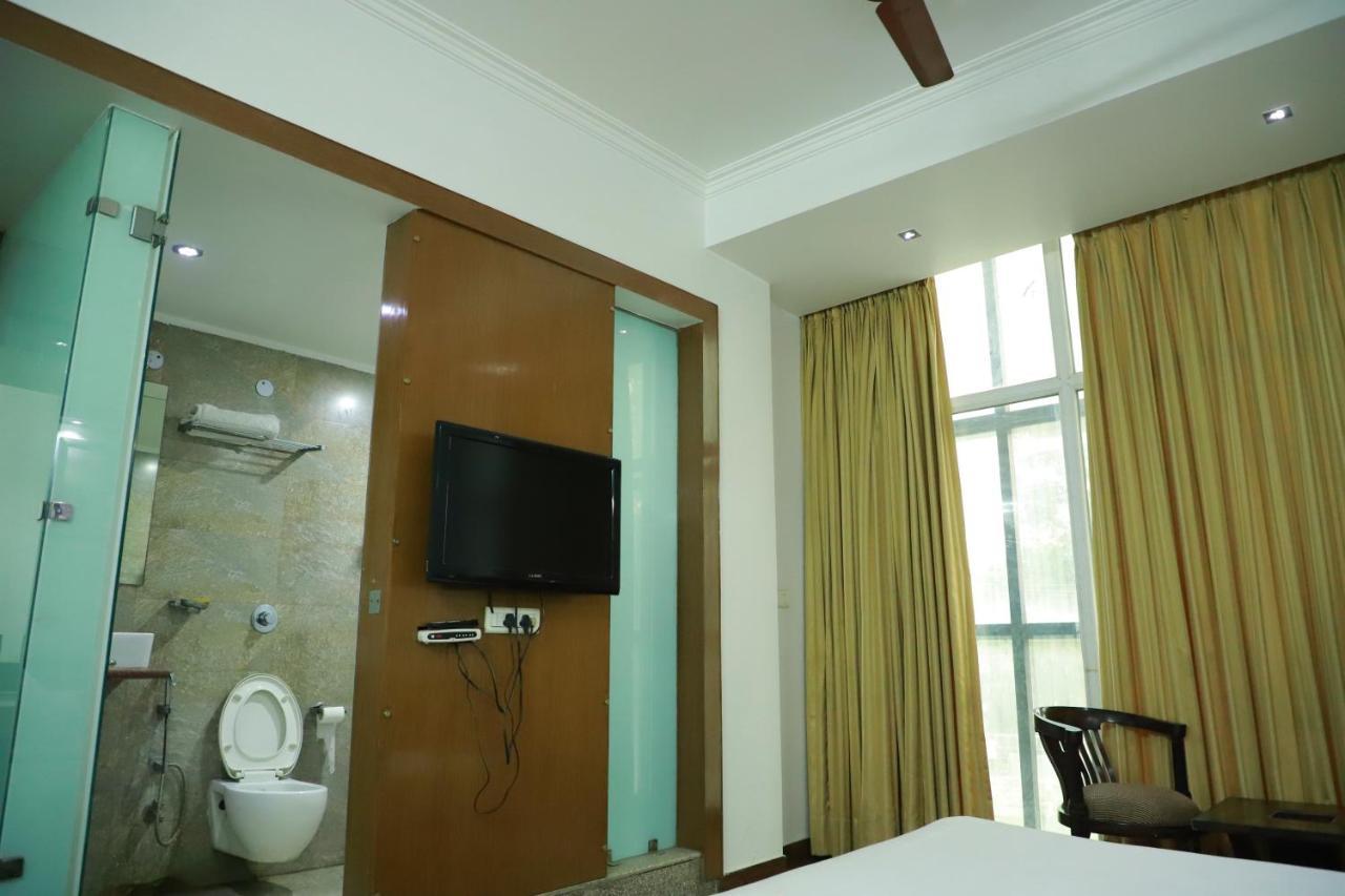 Hotel Parth Inn Ghaziabad Exterior photo