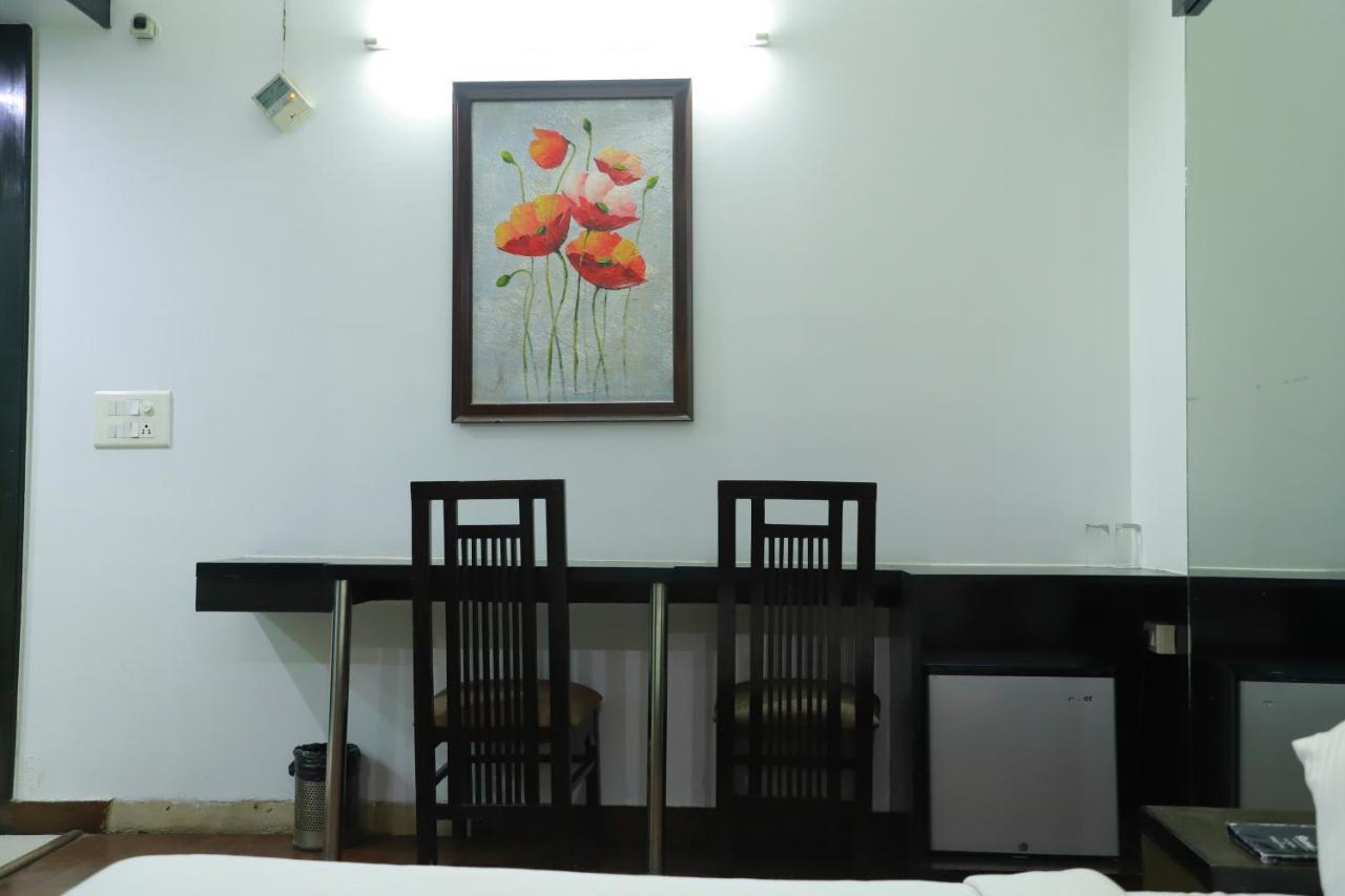 Hotel Parth Inn Ghaziabad Exterior photo