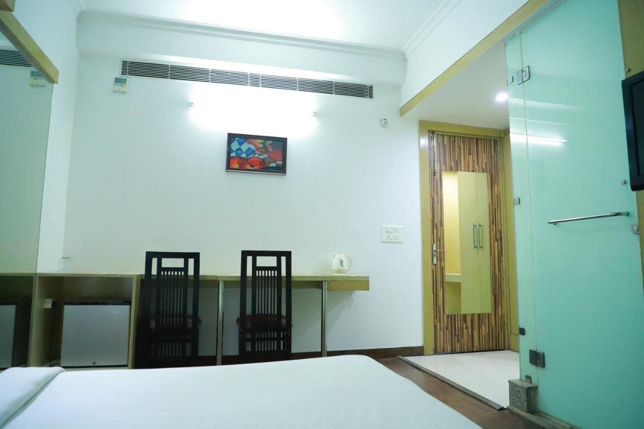 Hotel Parth Inn Ghaziabad Exterior photo